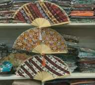Kipas kain batik manado